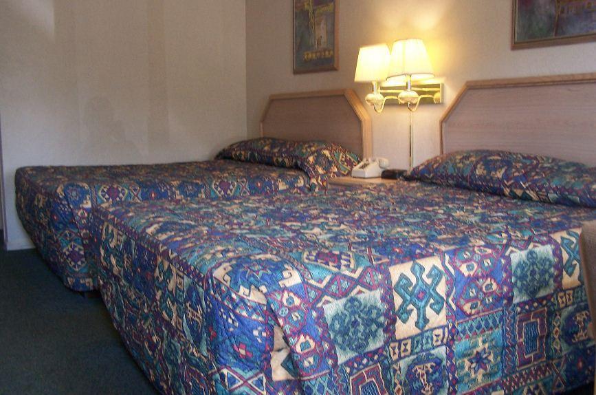 Celebration Inn Lewisburg Room photo